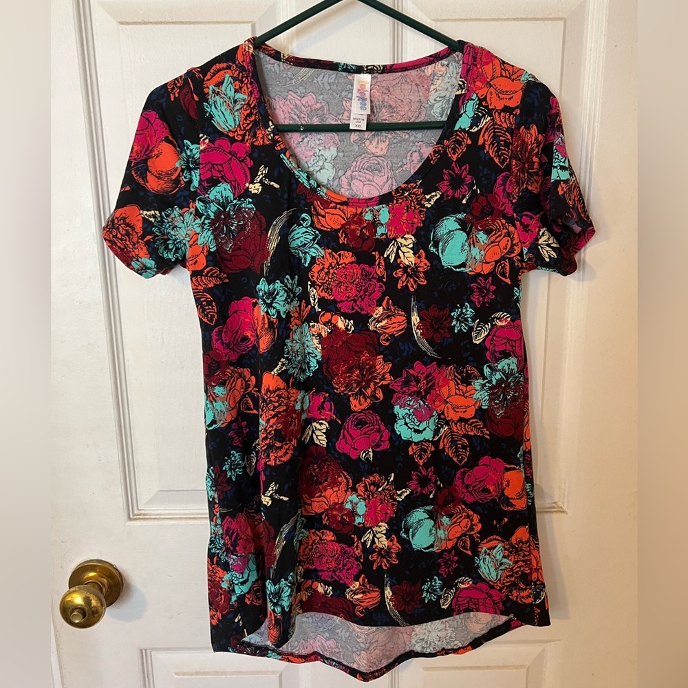 Lularoe t-shirt